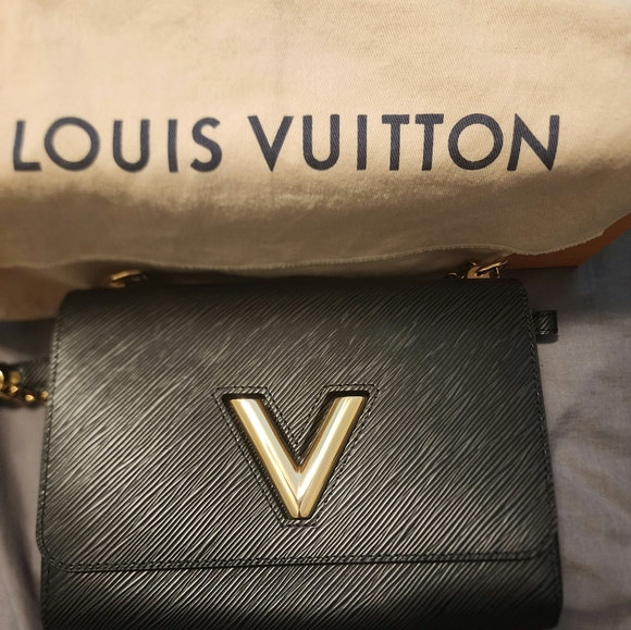 ‼️SOLD‼️Louis Vuitton LV Twist MM Black Shoulder/Crossbody Bag - Picture 3 of 12